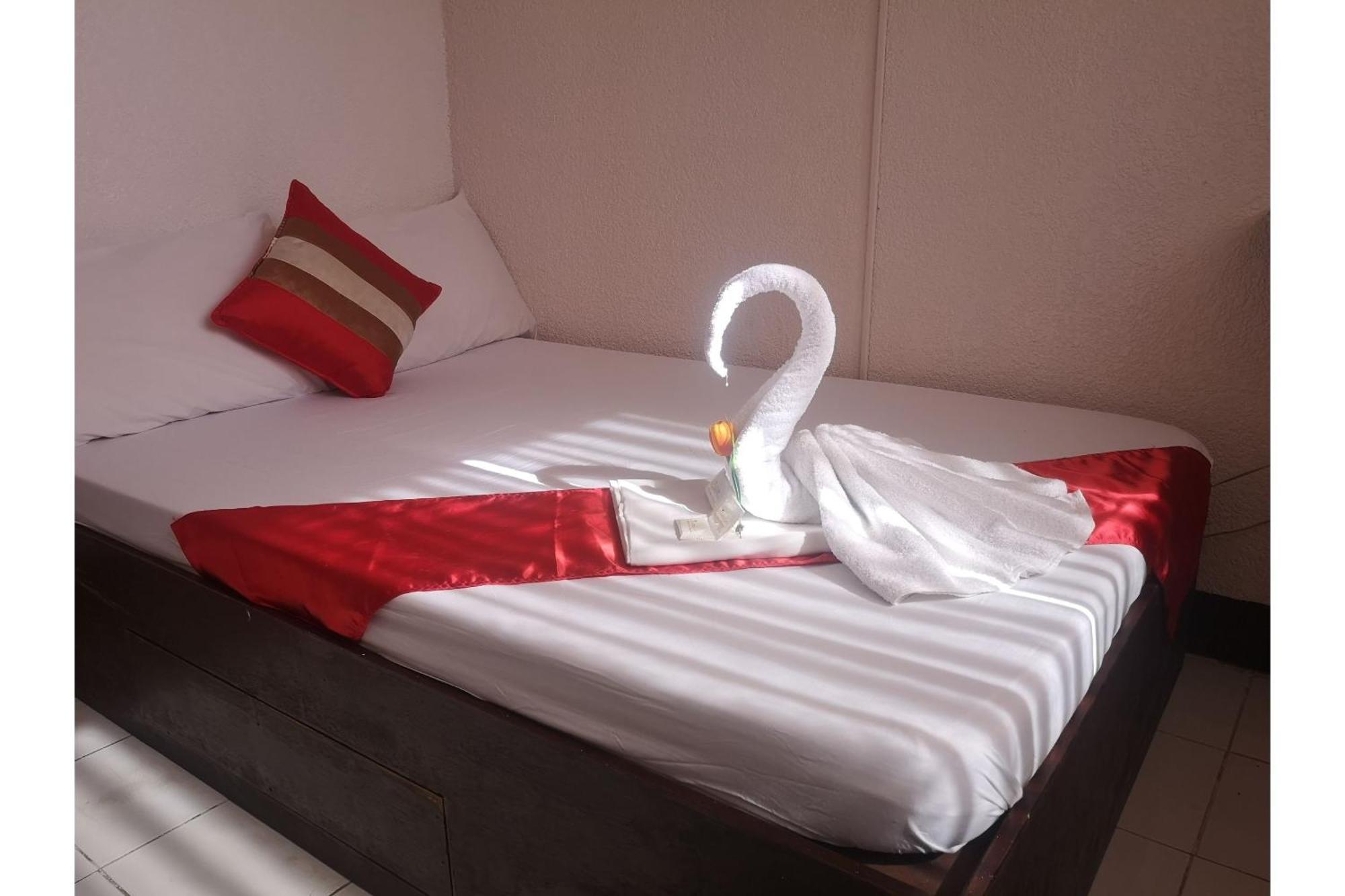 Oyo 880 Flores De Musa Inn Пуэрто-Принцеса Экстерьер фото
